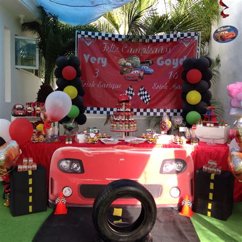 Cars Party, Balloon decorations, dessert table! | Festa hotweels, Festa