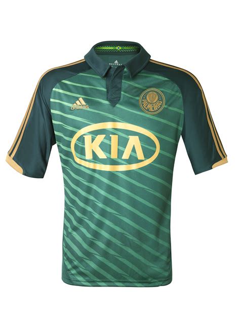 Palmeiras revela terceira camisa com Barcos como modelo | globoesporte.com