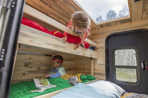 Camper trailer features bunkbeds to sleep a family of 4 - Curbed