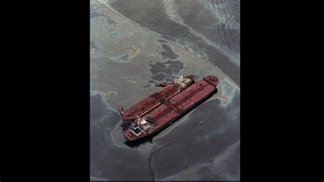 Photos: 1989 Exxon Valdez oil spill in Prince William Sound, Alaska ...