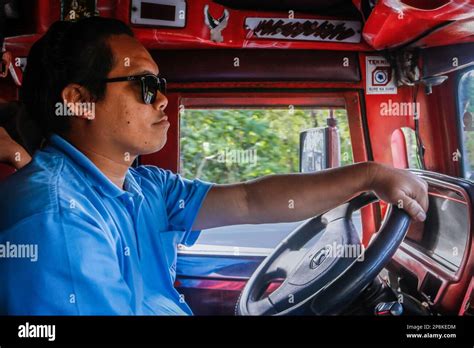 Jeepney driver and passengers hi-res stock photography and images - Alamy