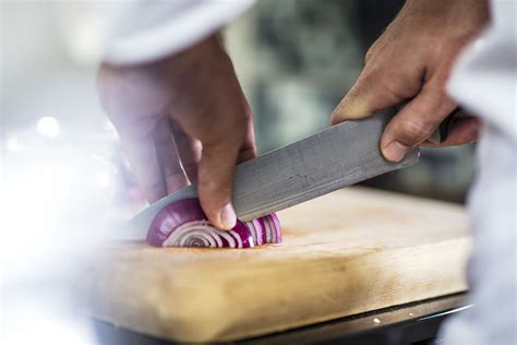 How to Chop Onions Quickly and Safely