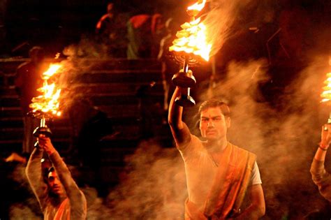 How to attend the spectacular Ganga Aarti of Varanasi - Adventurous Miriam