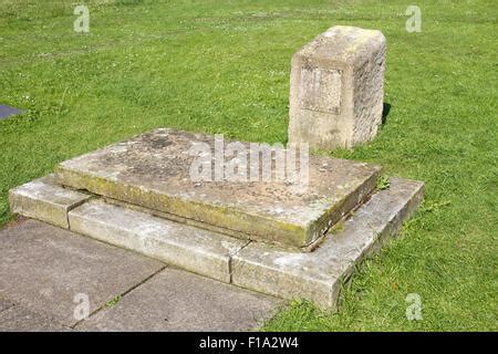 Reputed tomb of King Harold II under the site of the High Altar Stock Photo - Alamy