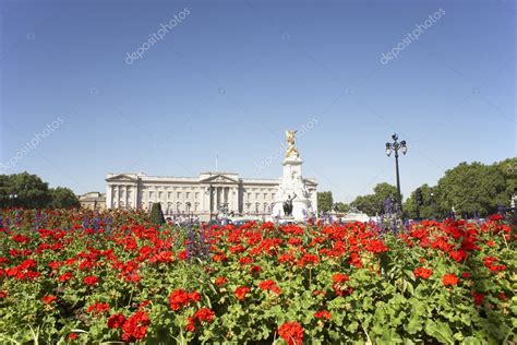 Buckingham Palace With Flowers Blooming In The Queen's Garden, L ...