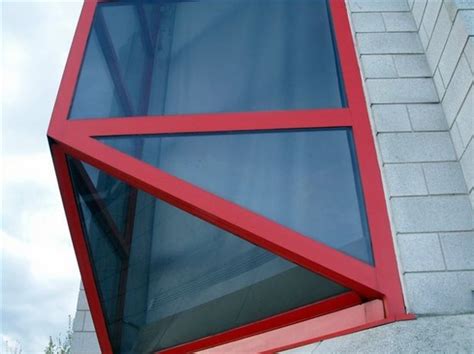 Triangular windows darken – window blinds or window films apply ...