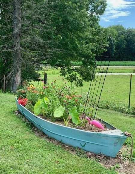 Boat gardens sail away...with our hearts | Flea Market Gardening