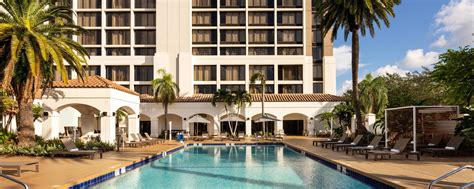 Palm Beach Gardens Hotel Gym - Outdoor Pool | Palm Beach Gardens Marriott