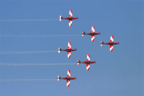 Archivo:Roulettes flying in formation.jpg - Wikipedia, la enciclopedia ...