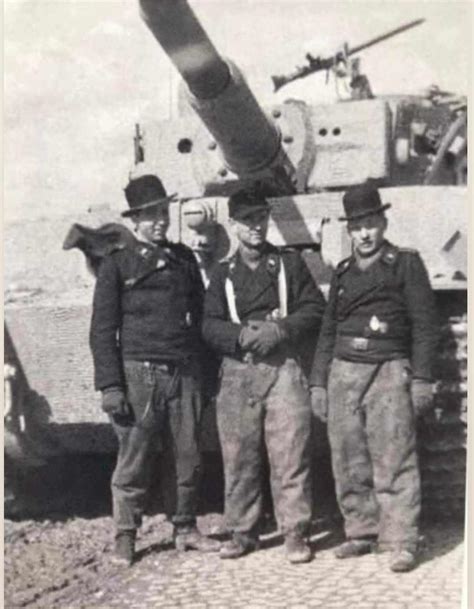 Fun Tiger tank crew : r/TankPorn