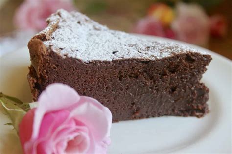 Easy Flourless Chocolate Torte (Only 5 Ingredients) - Christina's Cucina