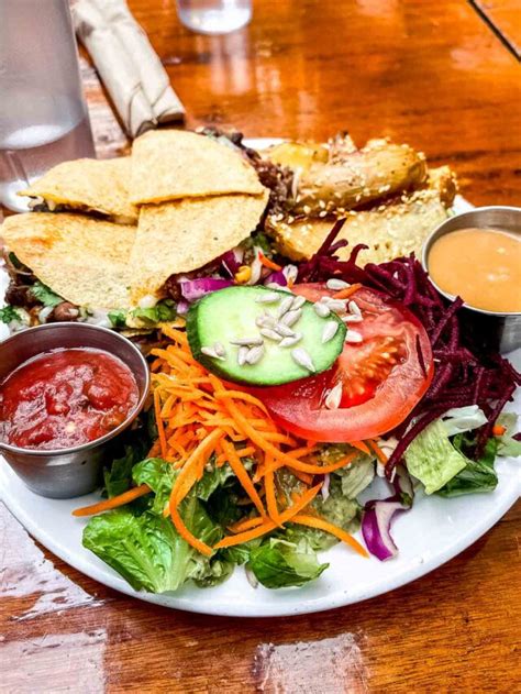 28 Best Vegan Restaurants in Vancouver BC (2025)