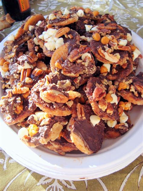 Pin by Julie Green on food | Food, Sweet snacks, Ritz cracker candy