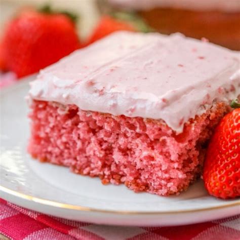 Strawberry Sheet Cake {with Strawberry Frosting!} | Lil' Luna