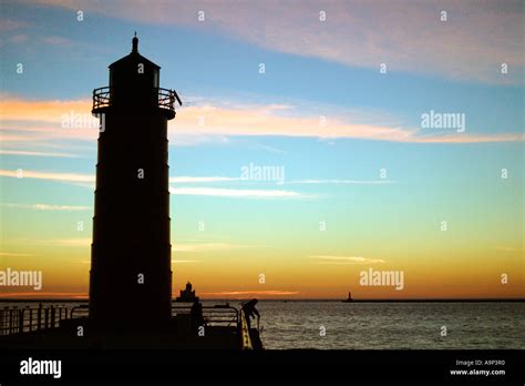 Lighthouse in sunrise milwaukee wisconsin hi-res stock photography and images - Alamy