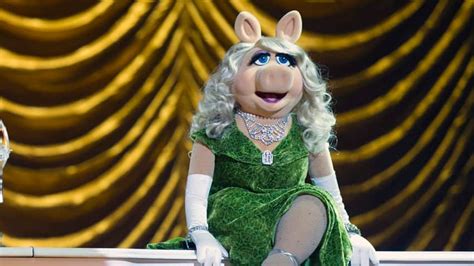 Miss Piggy talks Muppets Most Wanted | CBC News