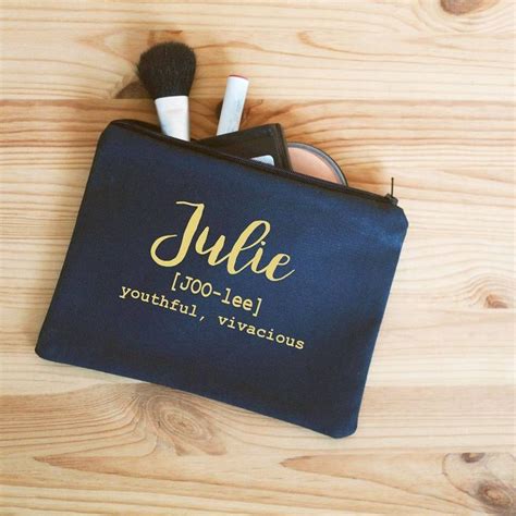 Love this adorable personalized makeup bag by SewLittleMeTime ! | Diy makeup bag, Personalized ...