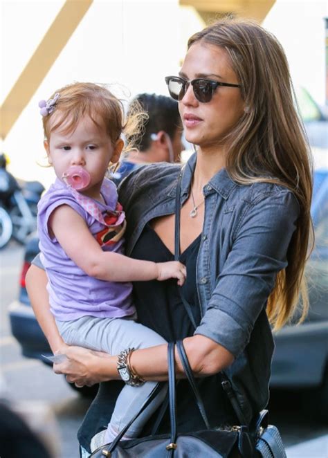 Jessica Alba & Daughter Haven Returning To Their Hotel | Celeb Baby Laundry