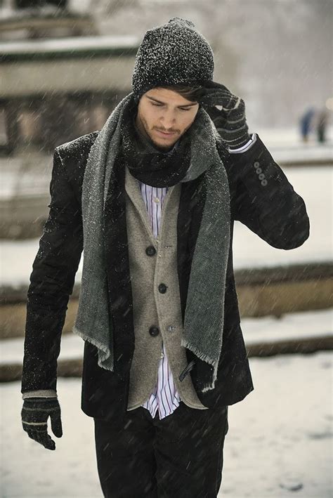 Wintry contrast style by Adam Gallagher | Moda masculina casual, Estilo ...