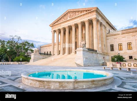 Supreme court building by night hi-res stock photography and images - Alamy