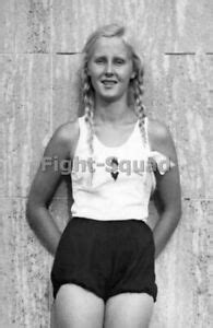 WW2 Picture Photo Deutscher Mädel League of German Girls on the wall ...