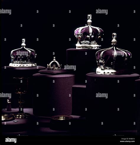 Tower of london crown jewels hi-res stock photography and images - Alamy