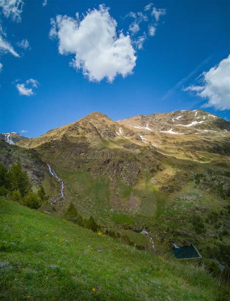 Montagne dell'Andorra immagine stock. Immagine di panorama - 22359869