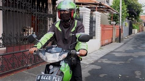 GrabBike is fast encroaching on Go-Jek in terms of numbers of orders