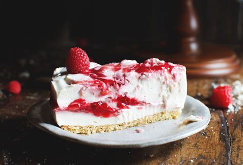 Low-Carb Raspberry Swirl Cheesecake Recipe - Simply So Healthy