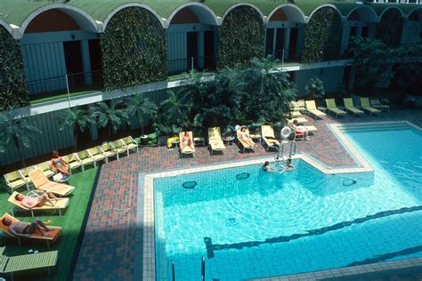 Swimming pool, Hilton Hotel, Hong Kong. 1984 | Swimming pool… | Flickr