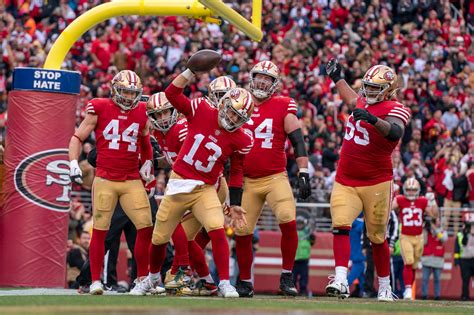 Inside the 49ers’ halftime locker room: Bananas, bathroom trips and ...