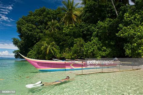 Ahe Island Photos and Premium High Res Pictures - Getty Images