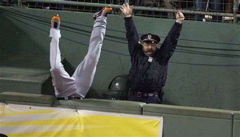 Detroit Tigers' Torii Hunter says he'll play in ALCS Game 3 after tumble on David Ortiz grand ...