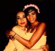 Sade with her daughter Ila | Celebrity families, Sade adu, Singer