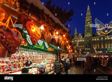 Wien, Vienna: Christmas market " Christkindlmarkt " , city hall, 01 ...