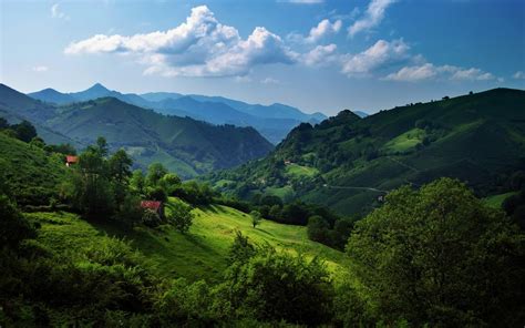 Cantabrian Mountains - Amazing green landscape