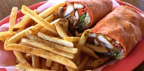 Crispy BBQ chicken wrap - Trappers Pizza Pub