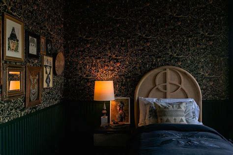 These Dark Academia Bedrooms Look Like They're Out Of A Storybook ...