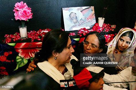 27 Benazir Bhutto Visits Ancestral Home Stock Photos, High-Res Pictures, and Images - Getty Images