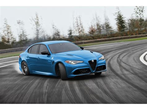 2023 Alfa Romeo Giulia Pictures: | U.S. News