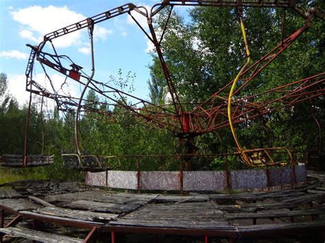 Chernobyl: Abandoned Amusement Park [OS][OC][4608x3456] : AbandonedPorn