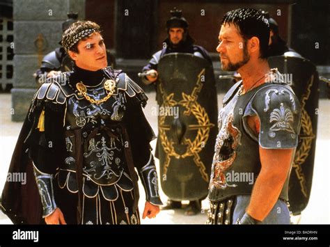 GLADIATOR 2000 Universal film with Russell Crowe at right and Joaquin Phoenix Stock Photo - Alamy