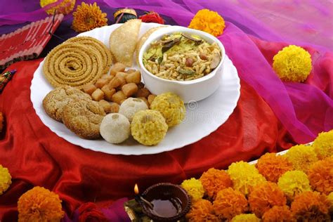 Diwali Snacks Diwali Faral, Diwali Special Sweet and Salty Snacks ...