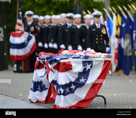 BANGOR, Wash. (June 12, 2015) Sailors assigned to Trident Training ...