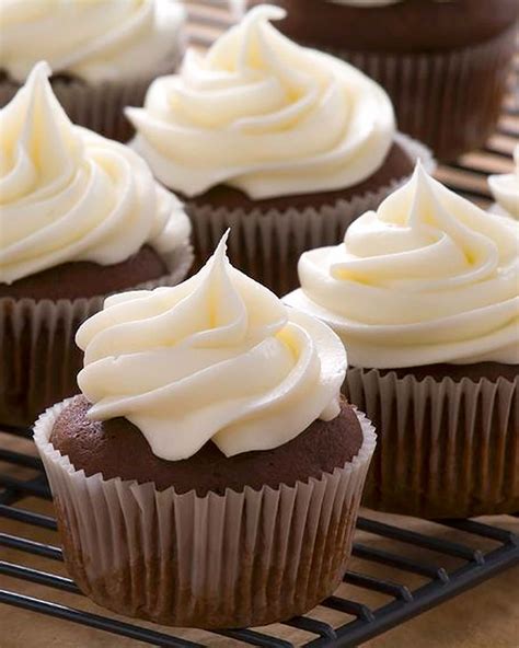 Espresso Cupcakes with White Chocolate Frosting – Leite's Culinaria