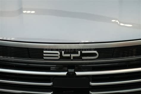 Close up BYD car logo editorial photo. Image of company - 253663356