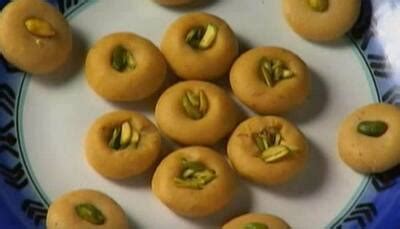 Janmashtami special: Watch how to make 'Mathura Ka Pedha' for Thakur Ji by chef Sanjeev Kapoor ...