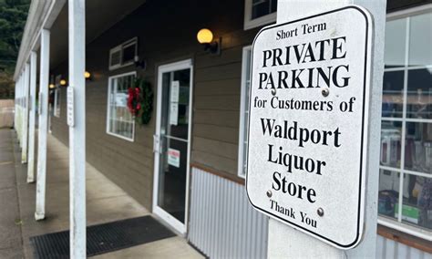 Waldport city council takes first step in cleaning up codes regulating vehicle parking, drops ...