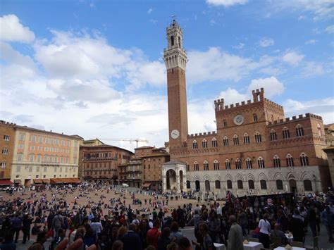 Palio di Siena: See an Italian Tradition | CheapOair MilesAway