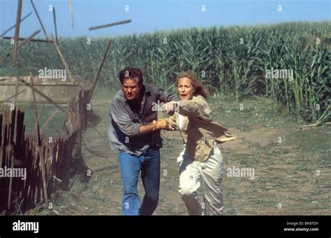 TWISTER (1996) BILL PAXTON, HELEN HUNT TWWW 039 Stock Photo - Alamy